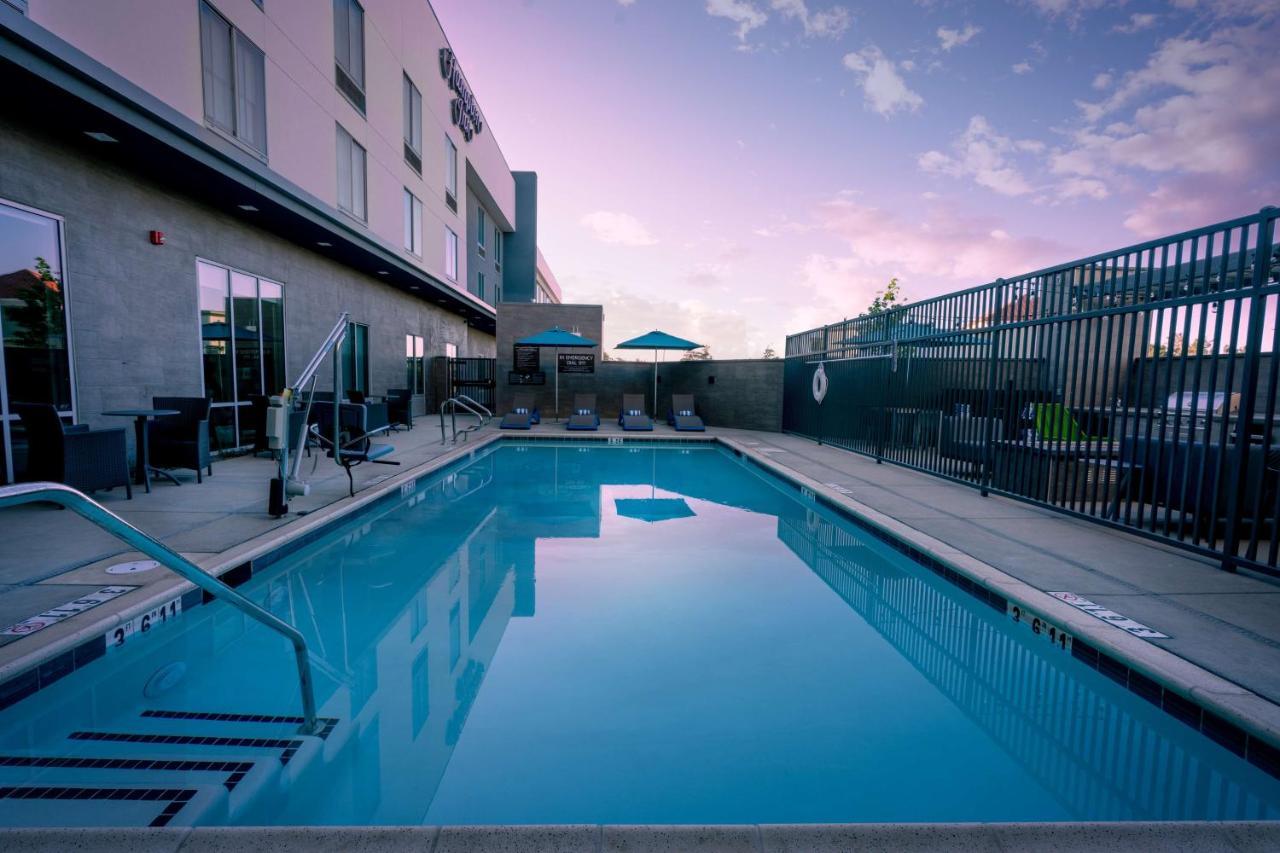 Hampton March Air Force Base, Ca 3* Riverside